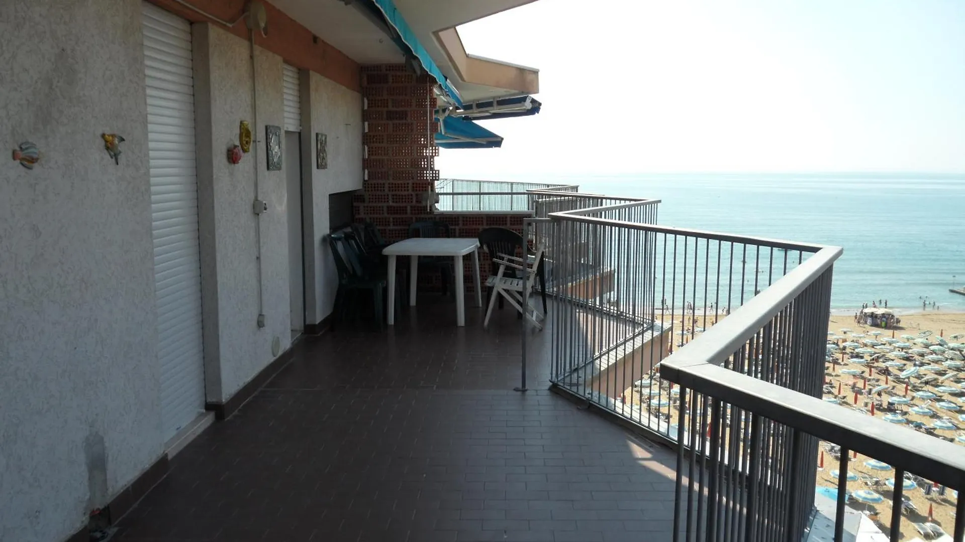 Vista Mare, Centrale - Centro Commerciale Lido di Jesolo 0*,  Italy