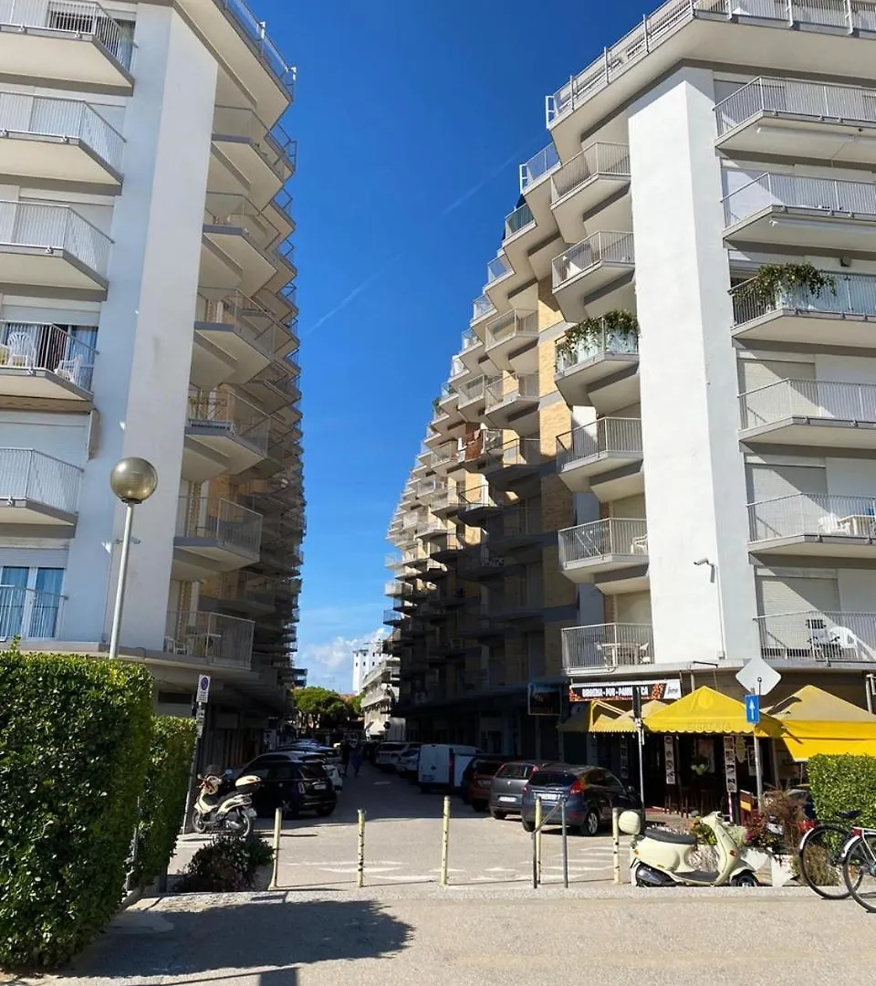 Apartment Vista Mare, Centrale - Centro Commerciale Lido di Jesolo Italy